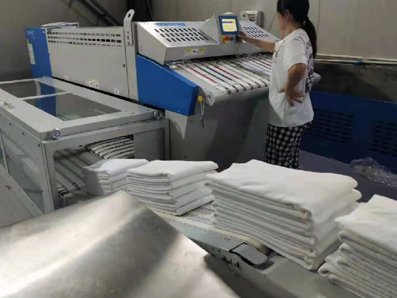 临泽巾类折叠机-02